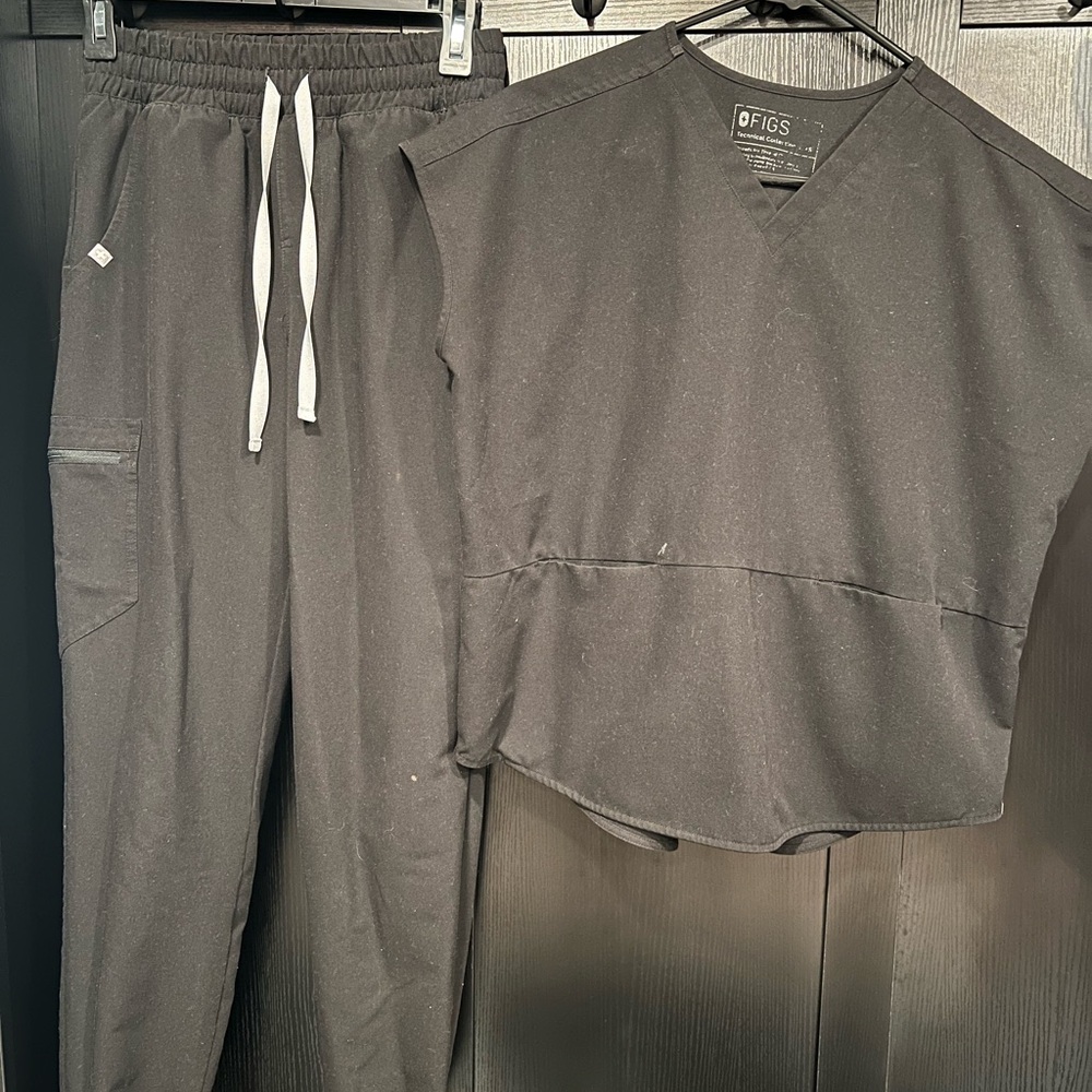 Figs Classic Black Women’s Jogger Set